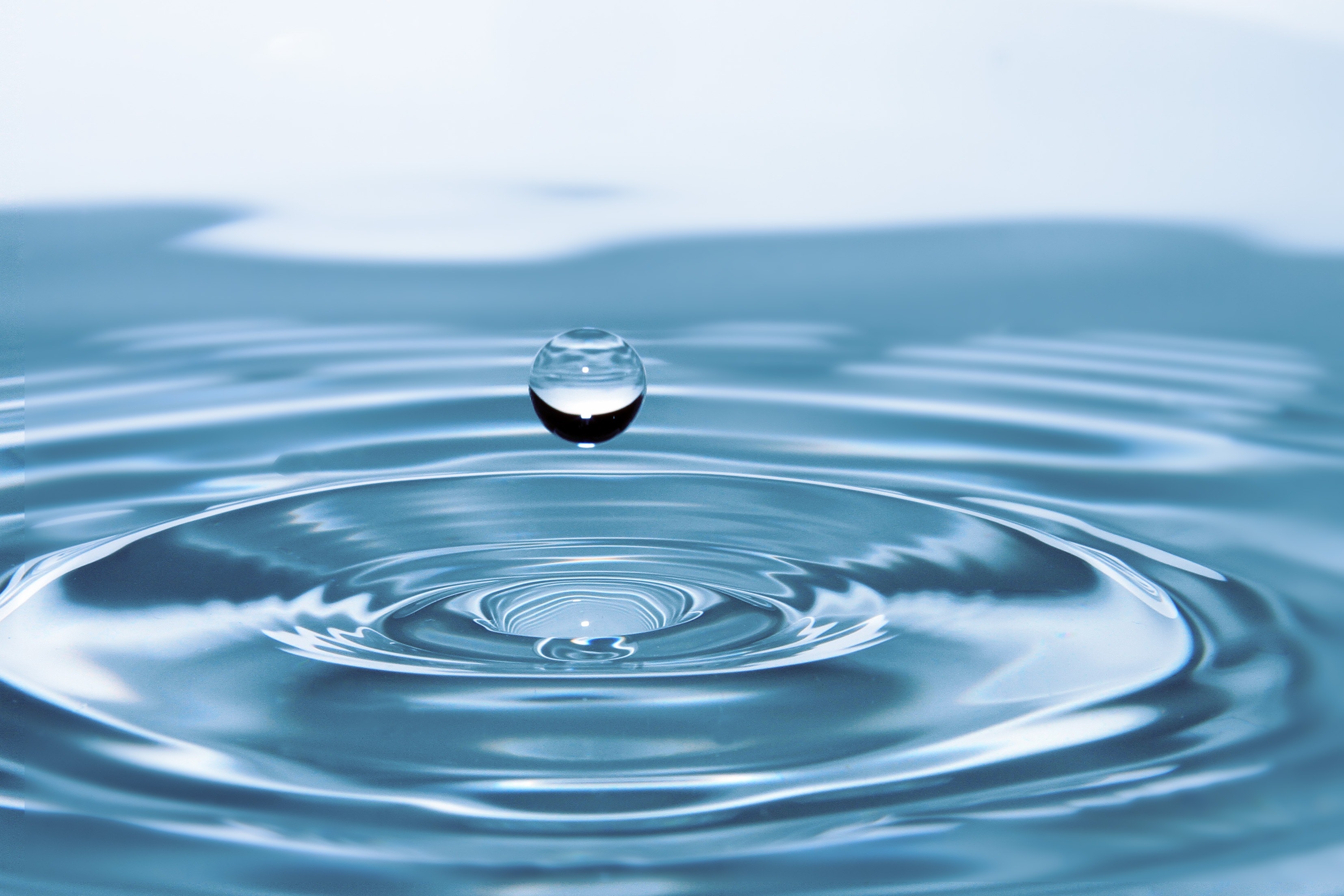 photo pixabay d'une goutte d'eau